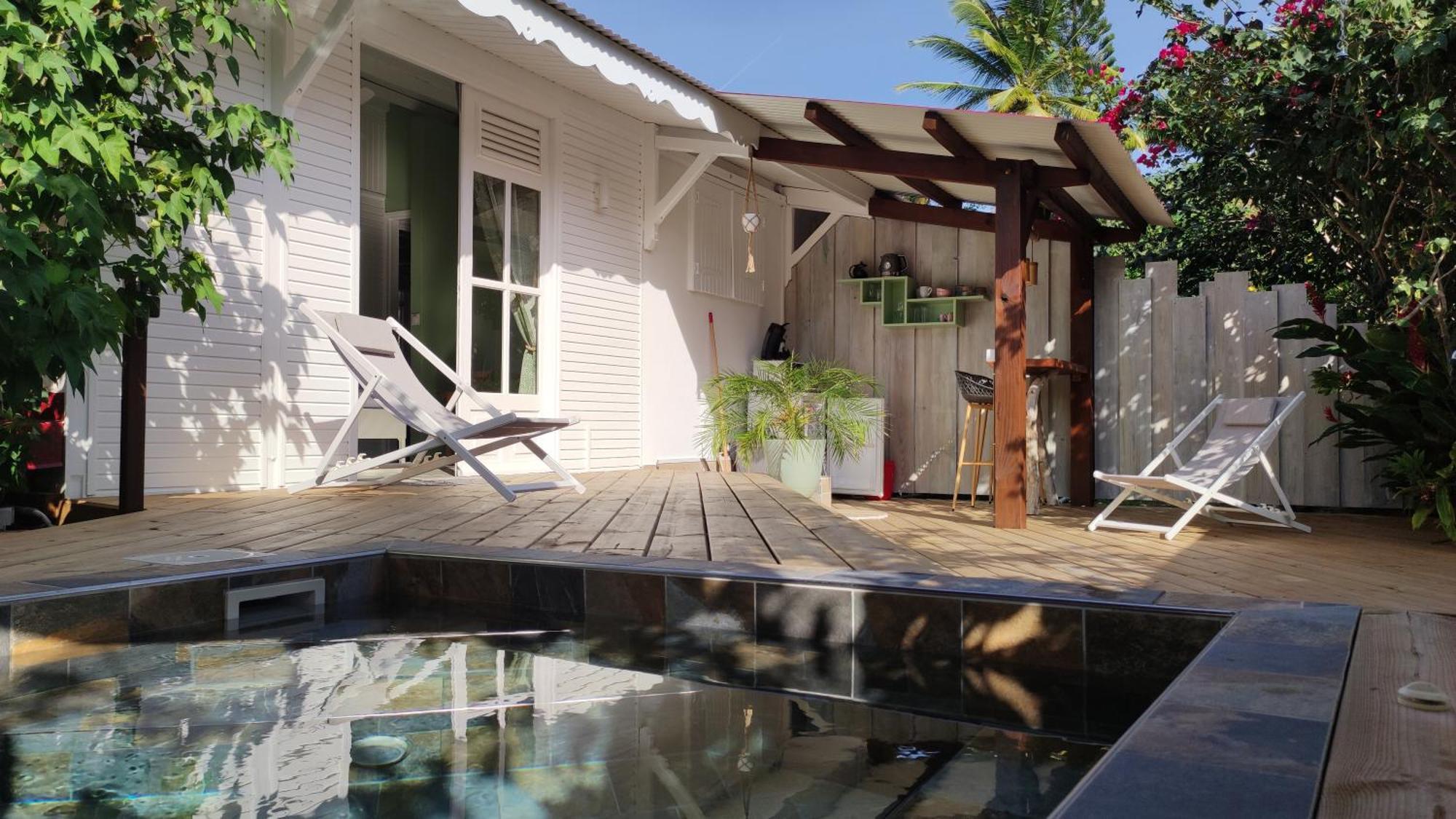 Les Coulirooms - Suite Avec Jacuzzi Et Grande Terrasse 상트 안느 외부 사진
