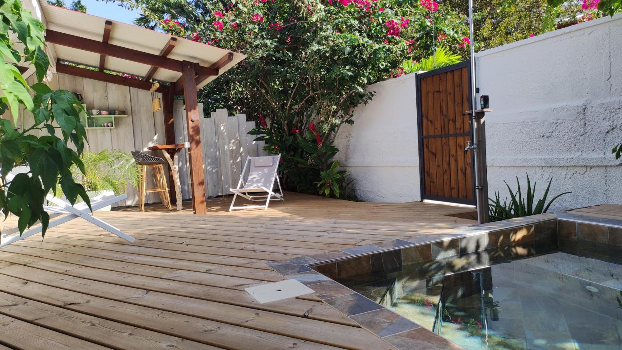 Les Coulirooms - Suite Avec Jacuzzi Et Grande Terrasse 상트 안느 외부 사진