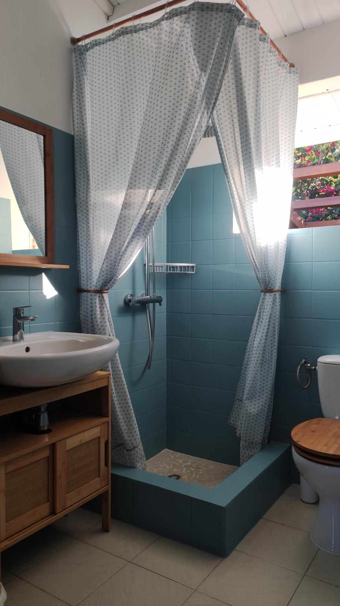 Les Coulirooms - Suite Avec Jacuzzi Et Grande Terrasse 상트 안느 외부 사진